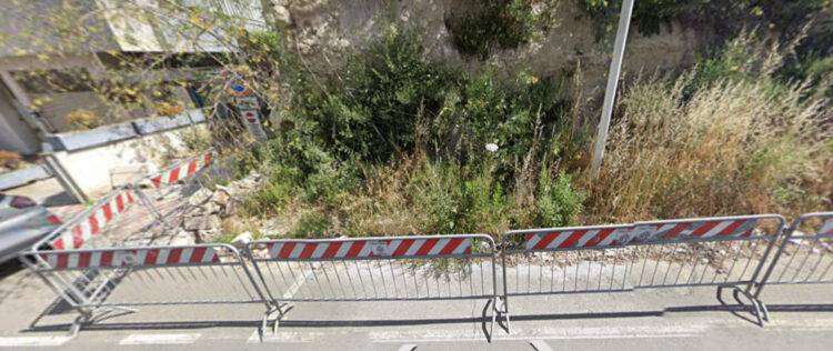 Cagliari, crolli e macerie al posto dei marciapiedi. La vergogna di via Is Maglias compie 3 anni