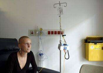 Malati di tumore, curare i disagi psichici aumenta sopravvivenza