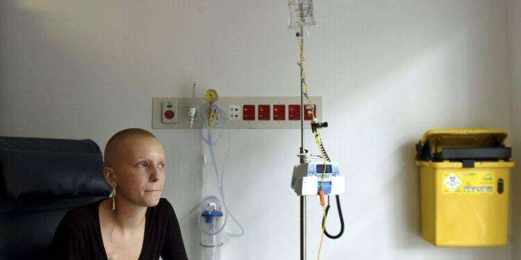 Malati di tumore, curare i disagi psichici aumenta sopravvivenza