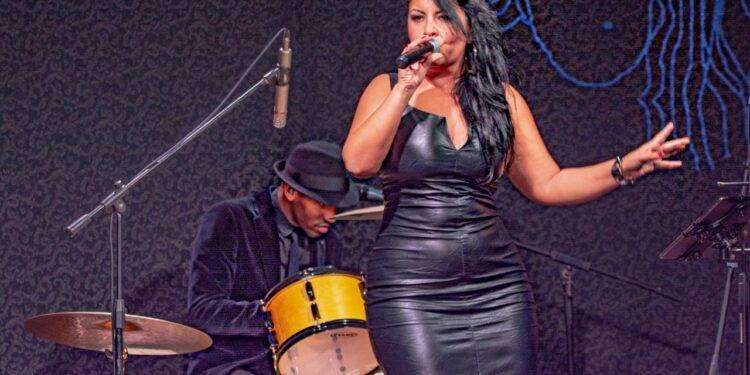 Teatro del Segno: Omaggio a Amy Winehouse – sabato 4 e domenica 5 novembre h 20.30 con “IO & AMY”