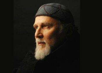 Moni Ovadia si dimetterà da direttore del teatro di Ferrara: “L’Italia è un regime”