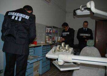 Laboratorio odontotecnico sequestrato in centro a Cagliari