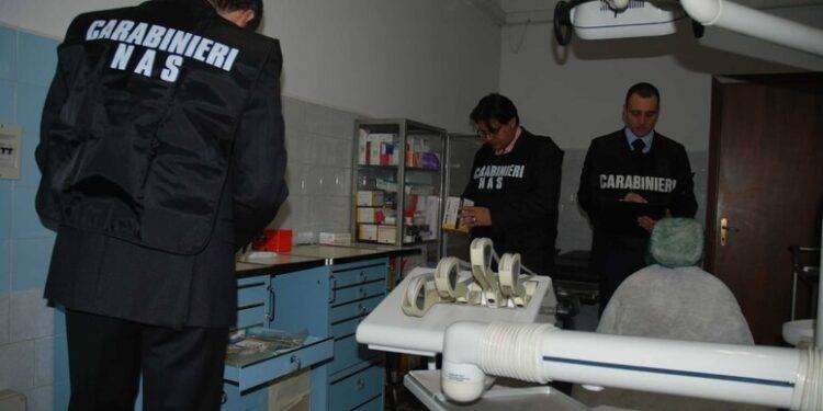 Laboratorio odontotecnico sequestrato in centro a Cagliari