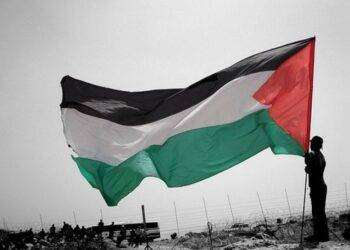 Gli aerei del regime sionista bombardano le moschee