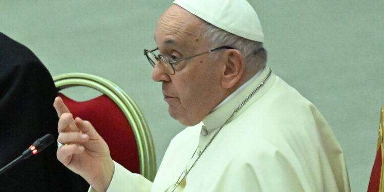 Il Papa, economia che uccide non è economia, è perversione