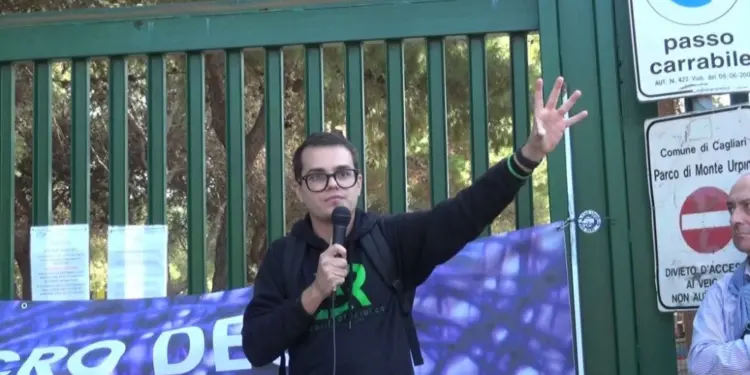 Aviaria a Cagliari, animalista scavalcò cancello del parco di Monte Urpinu: denunciato Enrico Rizzi