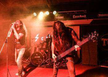 Gli Schizo in concerto alla CuevaRock, ritmo incessante e suoni ruvidi