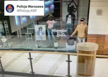 Si finge manichino in negozio per rubare: in manette 22enne