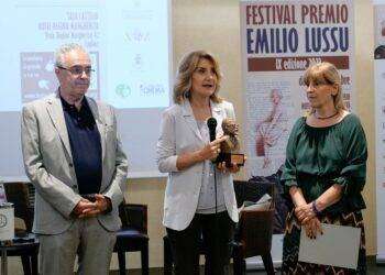 Festival Lussu, Tiziana Ferrario saluta il pubblico sardo: “Con l’isola ho un rapporto meraviglioso”