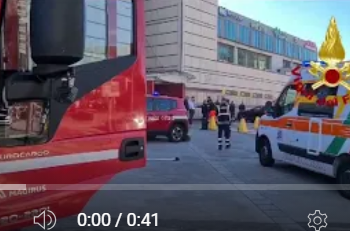 Genova, incendio al terminal traghetti. Salvate dai Vigili del Fuoco tre persone intossicate dai fumi