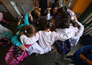 Quasi 4 milioni di bimbi e adolescenti vive in zone svantaggiate