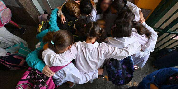 Quasi 4 milioni di bimbi e adolescenti vive in zone svantaggiate