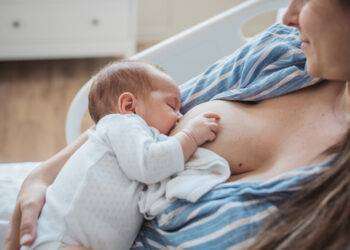 Il latte materno aiuta a comunicare l’alternanza notte-giorno