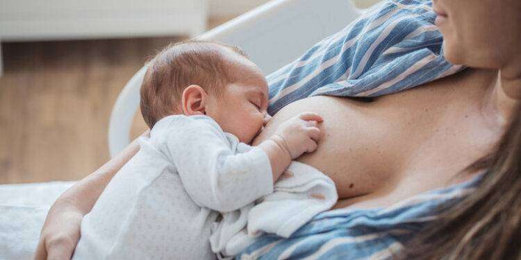 Il latte materno aiuta a comunicare l’alternanza notte-giorno