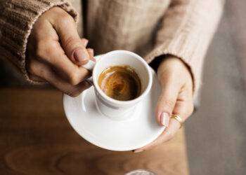 Il rito del caffè, la cultura in Italia e curiosità sulla bevanda più amata