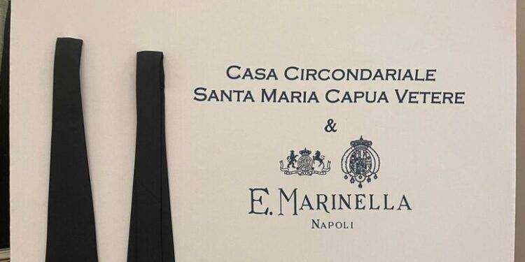 Nel Casertano le detenute fanno le cravatte per gli agenti