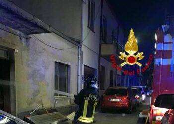 Incendio in casa a Macomer, morta in ospedale anziana ustionata