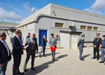 Migranti, sopralluogo al Cpr di Macomer prima dell’ampliamento