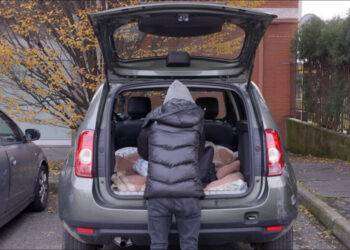 Vive in auto con famiglia, tunisino trova casa grazie ad appello