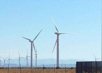 Sgarbi chiama a raccolta sindaci sardi contro ‘assalto eolico’