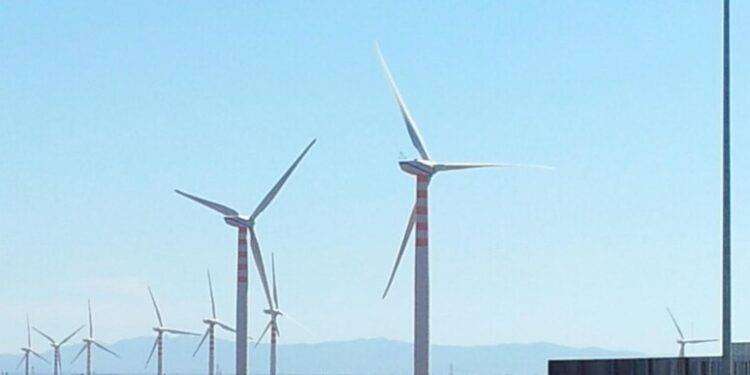 Sgarbi chiama a raccolta sindaci sardi contro ‘assalto eolico’