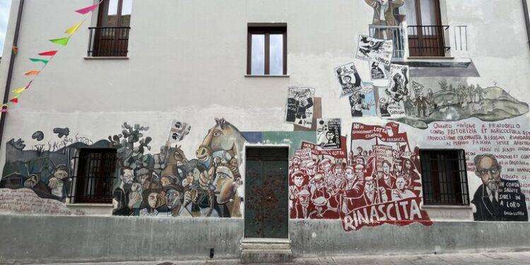 Riapre l’ex Municipio di Orgosolo col murale di Emilio Lussu