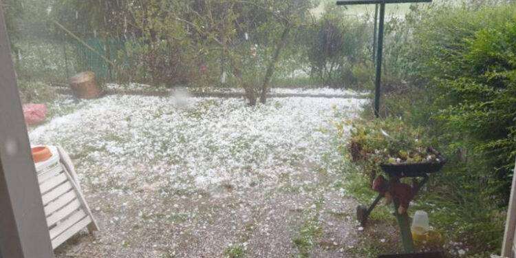 Pioggia e grandine su centro levante Liguria