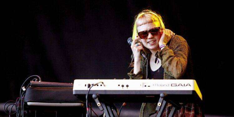 Grimes fa causa a Musk per diritti di genitore