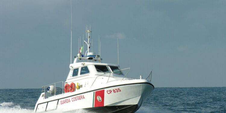 Malore sulla nave, donna incinta soccorsa ad Arbatax