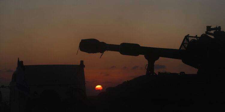 Tank israeliano colpisce per sbaglio una postazione militare egiziana