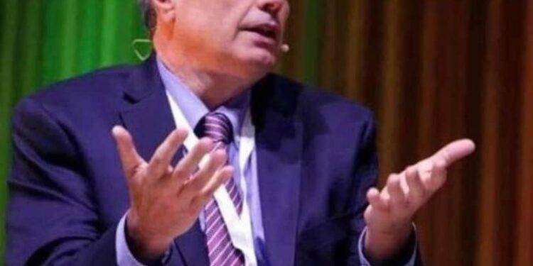 L’immunologo Silvestri: “i vaccini nuovi sono sicuri” e quindi quelli fatti precedentemente non lo erano?