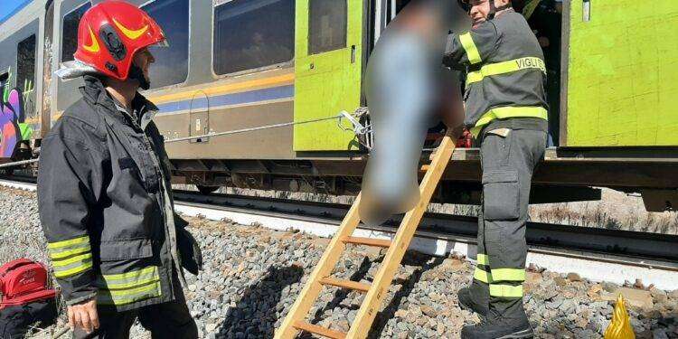 Musei, treno travolge auto: intervento dei Vigili del Fuoco