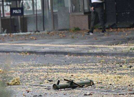 Attacco terroristico in Turchia, spari e esplosioni vicino al Parlamento