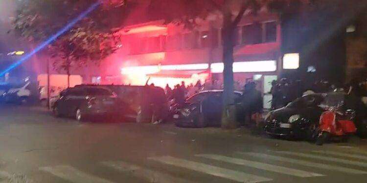 Scontri tra ultras del Cagliari e della Fiorentina prima del match