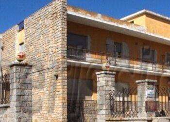 Calcinacci da soffitto in ospedale La Maddalena, ferito vigilante