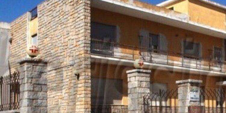 Calcinacci da soffitto in ospedale La Maddalena, ferito vigilante