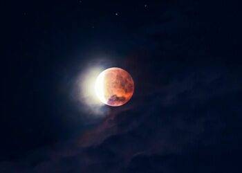 Nel cielo di ottobre domina la Luna, con la giornata mondiale e l’eclissi