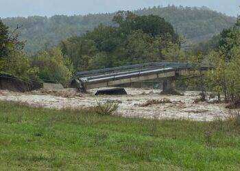 Maltempo: Crollato un ponte nel Parmense, allerta rossa in tutta l’Emilia Romagna