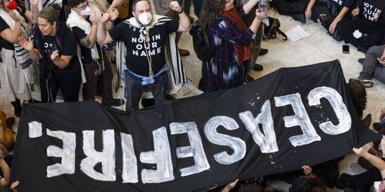 Usa, manifestazione ebraica pro-Gaza al Campidoglio: 500 arresti