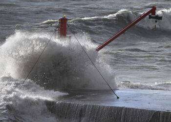 Venerdì nero con nubifragi, vento e mareggiate
