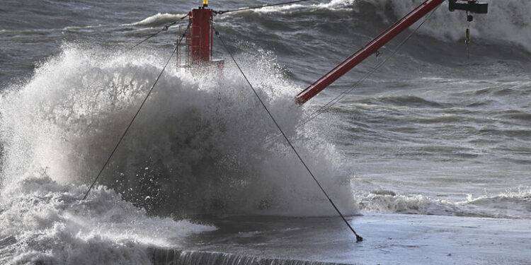 Venerdì nero con nubifragi, vento e mareggiate
