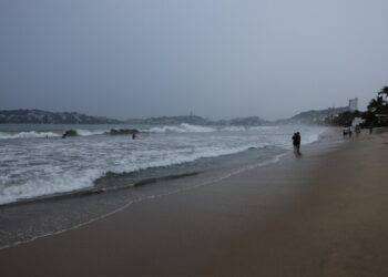 Uragano Otis in Messico, Acapulco isolata