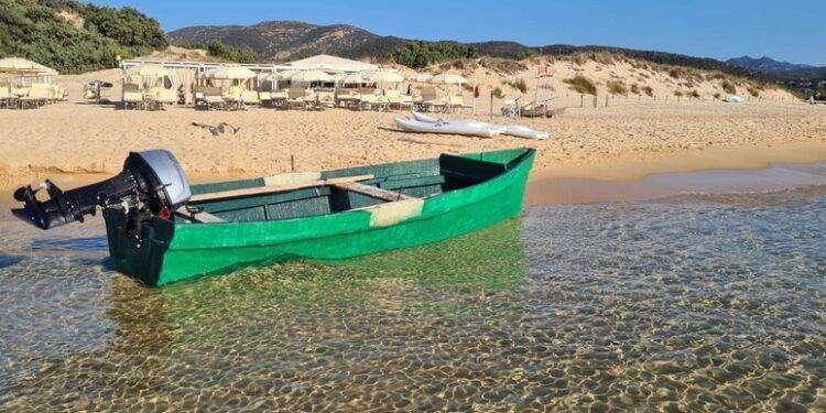 Migranti, in 10 sbarcano sulla spiaggia di Chia nel sud Sardegna