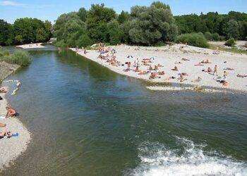 Monaco di Baviera, nudisti in città: i luoghi pubblici per i naturisti