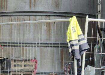 Pulisce betoniera che si aziona, muore operaio