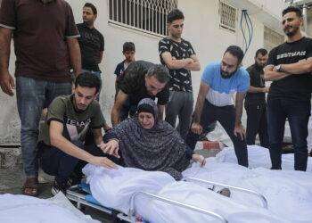 Obitori al collasso, a Gaza cadaveri nei furgoncini dei gelati