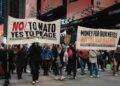 Manifestazione contro la guerra a New York contro la NATO e le forniture di armi all’Ucraina