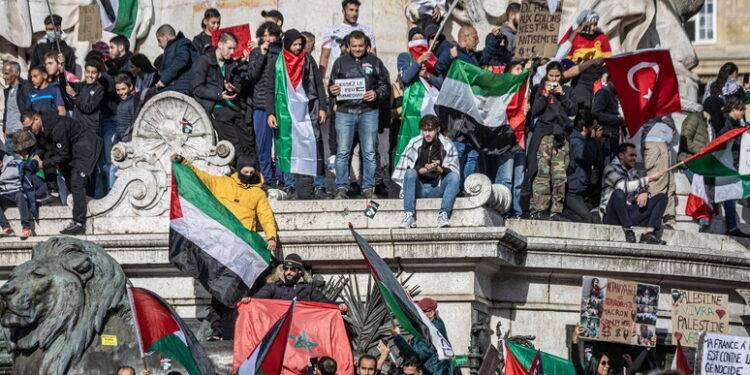 In 15 mila a Parigi per manifestazione filo-palestinese
