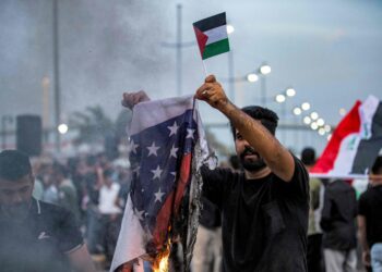 Resistenza Islamica dell’Iraq pubblica il video dell’attacco all’illegale base americana in Siria