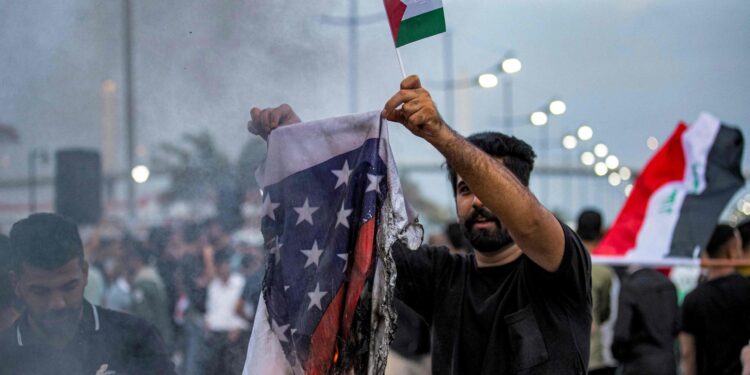 Resistenza Islamica dell’Iraq pubblica il video dell’attacco all’illegale base americana in Siria